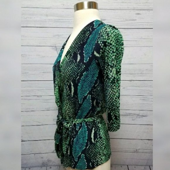 NWOT! Diane Von Furstenberg DVF Sz 2/ XS Green Snake Print 100% Silk Wrap Top - Picture 3 of 7